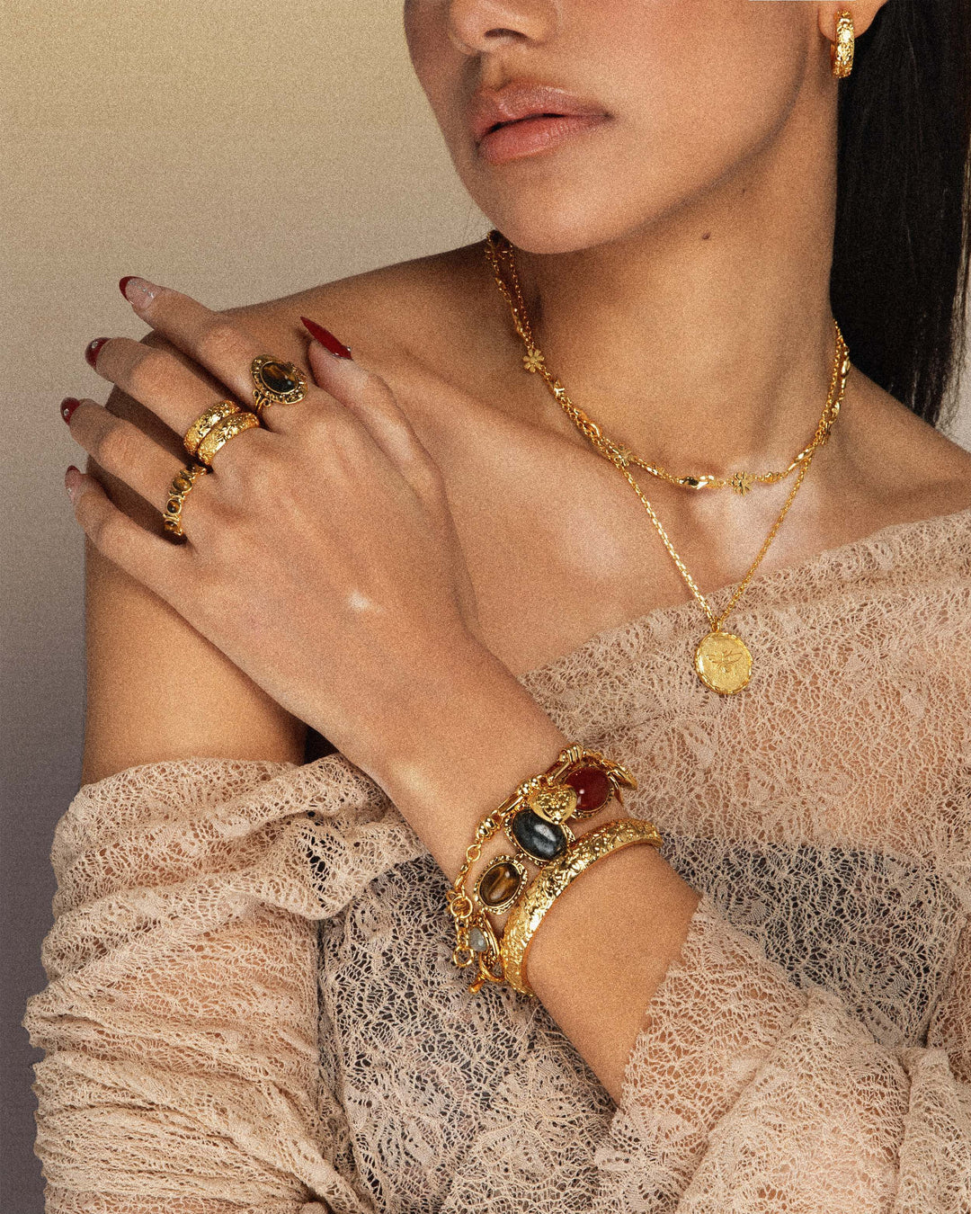 Ornate Oval Ring & Stone Bracelet Set - Gold