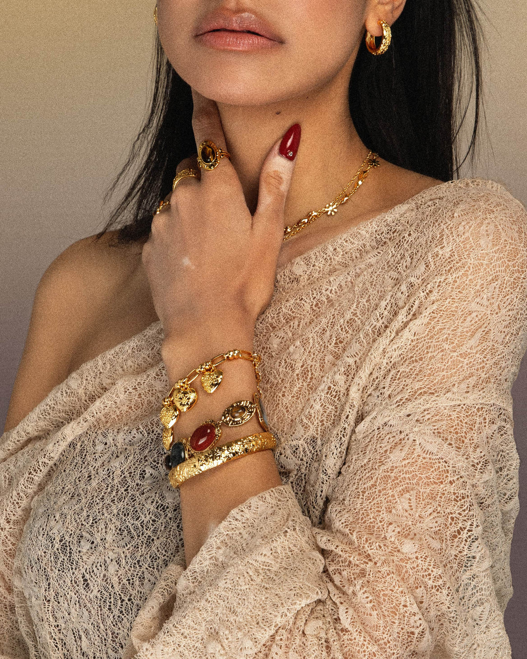 Ornate Oval Ring & Stone Bracelet Set - Gold