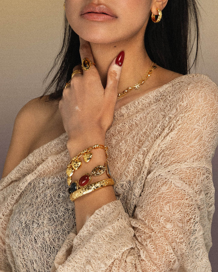 Ornate Oval Ring & Stone Bracelet Set - Gold